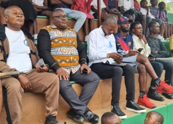 Sport : « nous voulons faire goma la capitale du tennis en rdc » Simon kazungu devant le président national du tennis