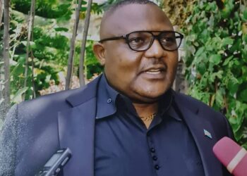 Dossier RAM : « Si le ministre de la PT-NTIC tombait, ont allait croire que le Fcc s&rsquo;est encore refait la santé politique » l&rsquo;honorable Simon Kazungu