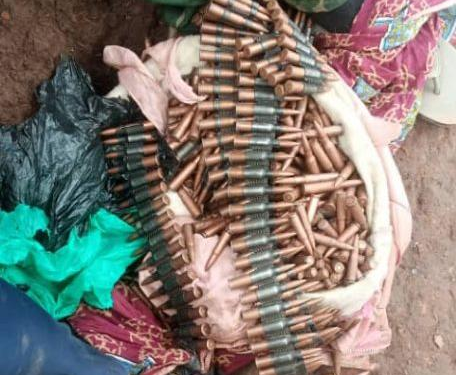 Beni : l&rsquo;armée intercepte un civil avec des centaines de munitions de guerre à Bashu