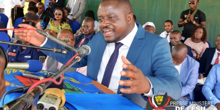 ESU - Agora Grands-Lacs ESU : le ministre Nzangi préside les activités de la caravane de formation et d’information sur le système LMD à Kisangani