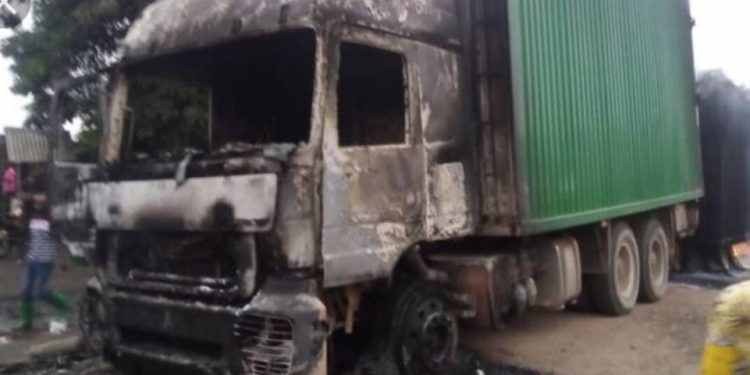 Nord-Kivu/Beni : un camion Actros incendié dans une nouvelle embuscade des ADF sur la route Beni-Kasindi