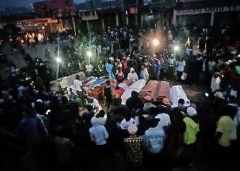 Butembo : après une inhumation ratée, la population veille avec les corps des victimes de la manifestation anti-MONUSCO  au rond VGH ce vendredi