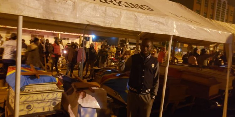 Manifestations anti-MONUSCO à Butembo : les corps des victimes récupérés par les agents de l&rsquo;ordre et de sécurité après la dispersion des jeunes en pleine veillée mortuaire au rond-point VGH