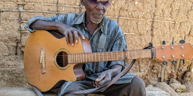 mise en avant - Agora Grands-Lacs Culture : Paluku Vikwire alias « Quatre langues », un chansonnier dans les oubliettes ou la victime d’une exploitation économique ? (Reportage)