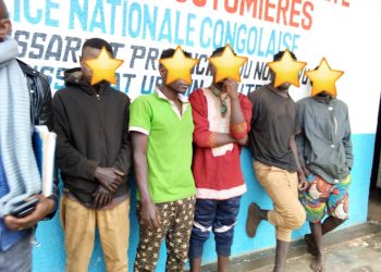 Butembo : cinq présumés criminels dont un déserteur de l&rsquo;armée présentés à la presse
