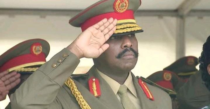 Ouganda : le lieutenant-général Muhoozi, fils du président Museveni, remplacé aux commandes des forces terrestres