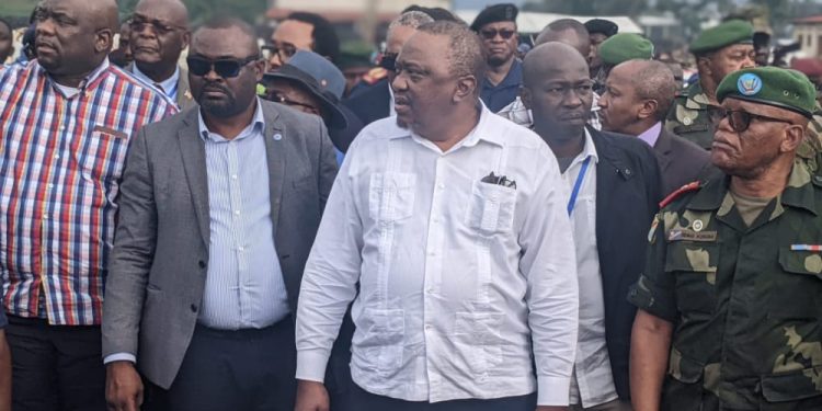 Uhuru Kenyatta au M23 : « On doit cesser la guerre avant de négocier »
