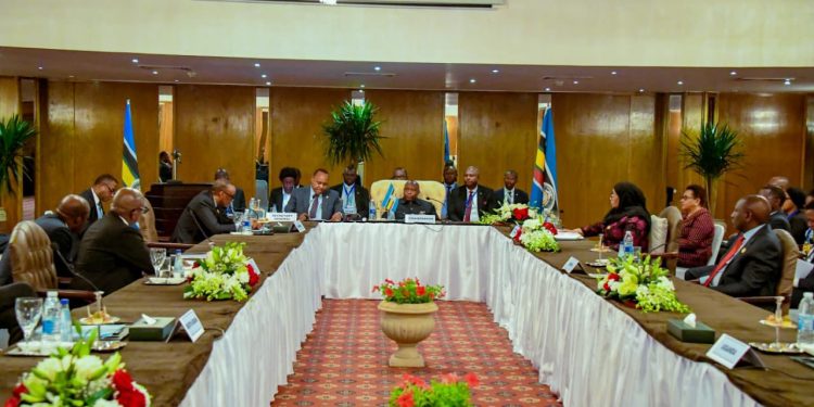 Guerre du M23: les Chefs d&rsquo;États de l&rsquo;EAC se réunissent en urgence au Burundi