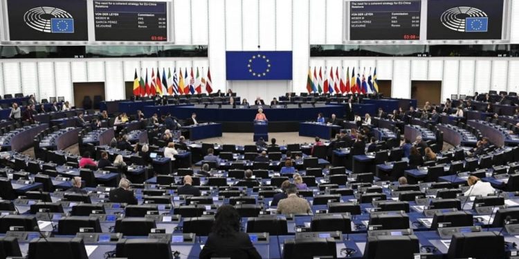 Ouganda : le Parlement européen se dresse contre la résolution de la loi criminalisant l&rsquo;homosexualité