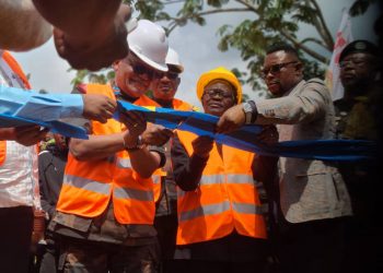 Nord-Kivu : le gouverneur militaire inaugure le pont jeté sur la rivière Biena à Lubero