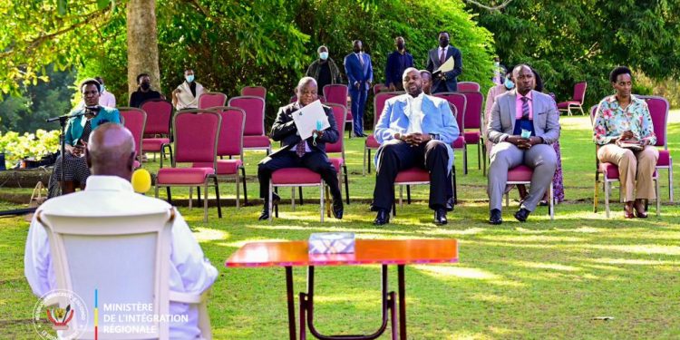 IMG-20230720-WA0004 - Agora Grands-Lacs Ouganda : porteurs d’un message de Félix Tshisekedi, Mbusa Nyamwisi et Tony Kanku reçus par Museveni à Kampala !