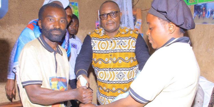 IMG-20230727-WA0055 - Agora Grands-Lacs Butembo : Simon Kazungu assiste les familles des victimes des manifestations anti-MONUSCO du 26 juillet 2022