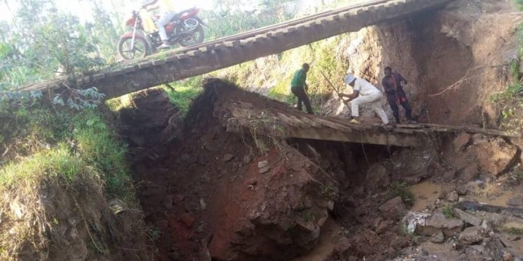 IMG-20230821-WA0093 - Agora Grands-Lacs Butembo : la société civile de Bulengera alerte sur le mauvais état du pont jeté sur la rivière Vihuli