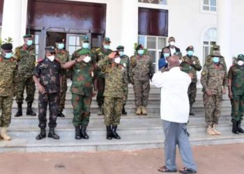 Evaluation de l&rsquo;opération Shujaa en RDC : Museveni en tête-à-tête avec les officiers FARDC et UPDF