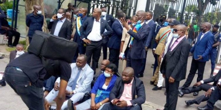 IMG-20230928-WA0033 - Agora Grands-Lacs RDC : plus de 70 députés provinciaux impayés passent nuit à la primature