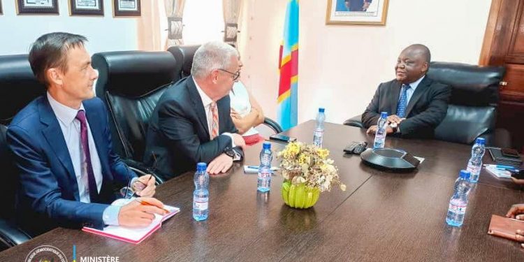 Diplomatie : Mbusa Nyamwisi échange avec des émissaires de la Belgique sur la sous-région de Grands-lacs