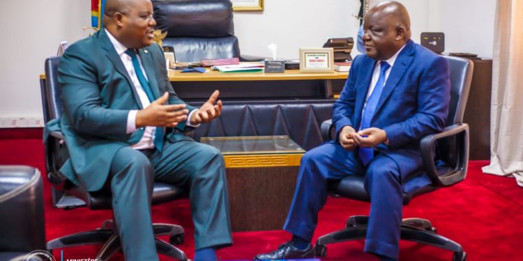 Intégration régionale : Claude Nyamugabo se fait avocat de l&rsquo;EAC auprès de Mbusa Nyamwisi