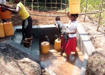 Butembo : Simon Kazungu finance la construction et le réaménagement de plus de 45 sources d&rsquo;eau potable