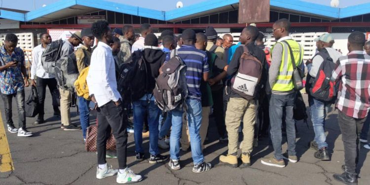 IMG-20231108-WA0010 - Agora Grands-Lacs Formation paramilitaire des étudiants en RDC : un premier lot des étudiants quitte Goma pour Kisangani