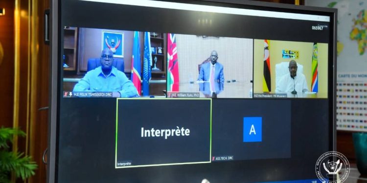 Par visioconference, le président Tshisekedi s&rsquo;est entretenu avec ses homologues de l&rsquo;Ouganda et du Kenya sur la crise sécuritaire dans l&rsquo;Est
