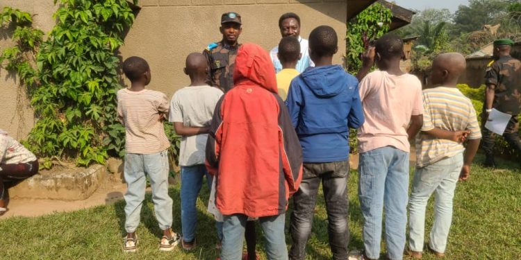 Beni : les FARDC remettent 17 ex otages des ADF à la société civile