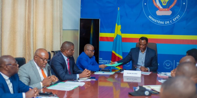 RDC : des discussions autour de la problématique de paie des enseignants au ministère de l&rsquo;EPST