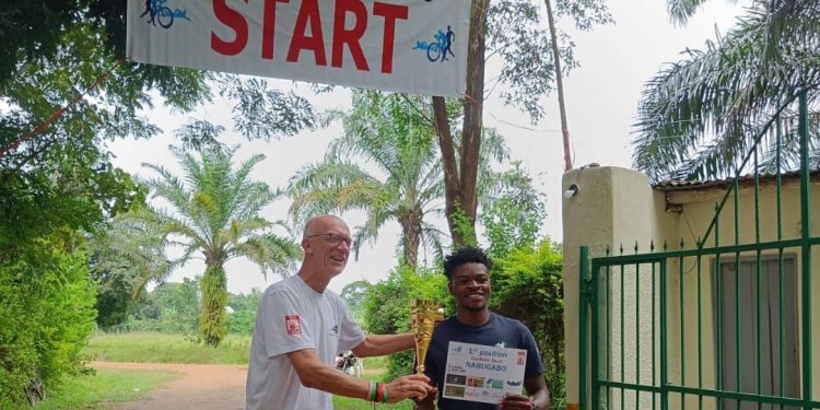 Ouganda : Miguel Masaisai, un jeune athlète congolais brille au Nabugabo Triathlon