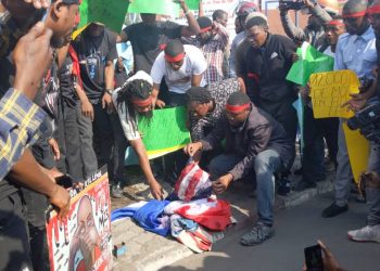 Goma : les drapeaux du Rwanda, USA et France brûlés dans une manifestation populaire