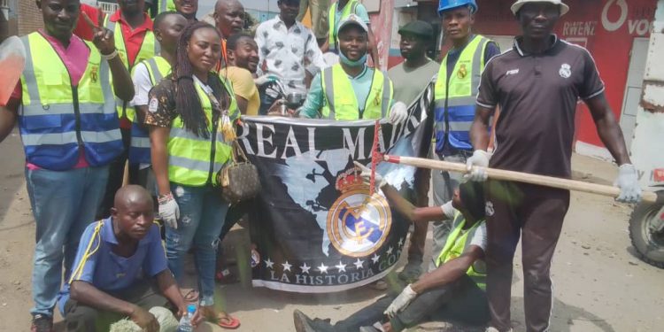 Beni : des jeunes supporters du Real Madrid s&rsquo;impliquent dans l&rsquo;assainissement à Kasindi