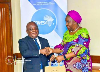 Le minÉtat Mbusa échange avec la Secrétaire générale  du COMESA