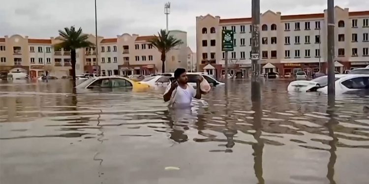 Inondations meurtrières à Dubaï après des pluies torrentielles records