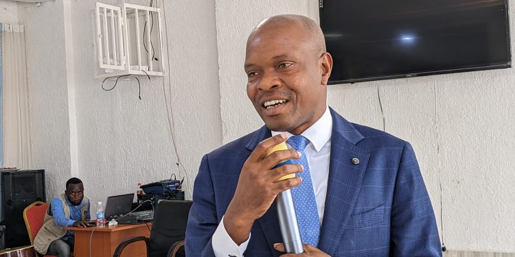 J. de l&rsquo;enseignement : « Il faudrait qu&rsquo;on nous arrête pour non assistance à pays en danger », (PO Muhindo Mughanda devant le corps professoral de l&rsquo;UNIGOM)