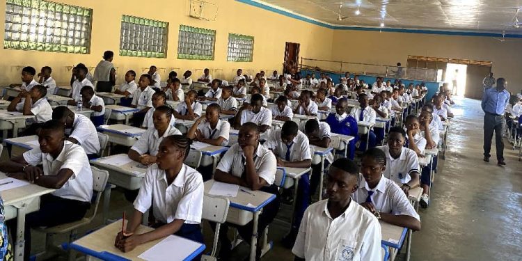 Examens d&rsquo;État : 204 candidats à Kampala, dont 108 candidates face aux épreuves hors-session