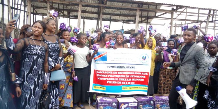 Ituri : des filles déplacées sensibilisées sur les bonnes pratiques de l&rsquo;hygiène menstruelle à Tsere