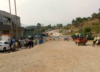 Beni : la police présente à la presse un présumé bandit et des munitions de guerre à Kasindi
