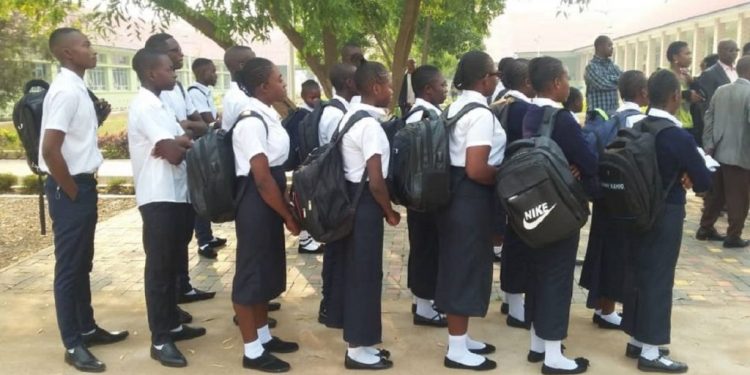 IMG-20240810-WA0026 - Agora Grands-Lacs Nord Kivu : le gouverneur militaire interdit la vente des uniformes et objets classiques dans les établissements scolaires