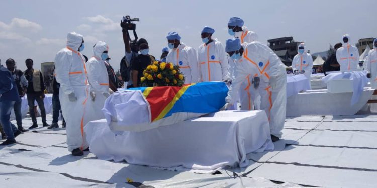 Enterrement collectif des déplacés au Nord-Kivu : cérémonie en cours au Stade de l&rsquo;unité de Goma