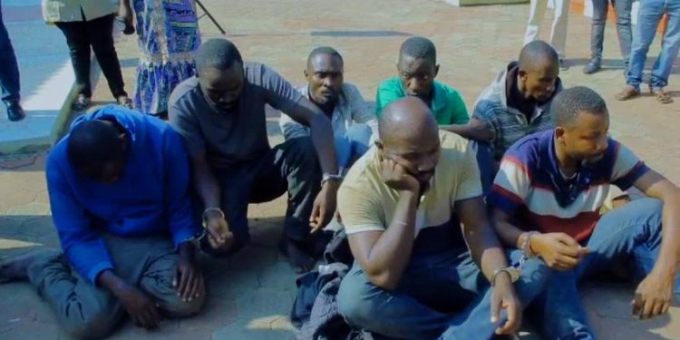 Bunia : 15 présumés criminels dont des sujets ougandais présentés au gouverneur militaire