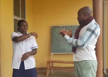 Butembo : « L’apprentissage de la langue des signes brise la barrière entre les sourds et les entendants » (Kakule Mbasuvyaki)