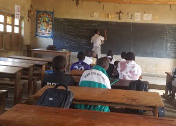 Grève des enseignants à Butembo : désespérés, des écoliers s&rsquo;auto-enseignent