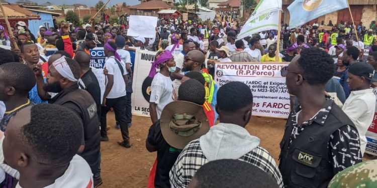 10 ans de massacres à Beni : de centaines d&rsquo;habitants de Butembo marchent pour soutenir les FARDC