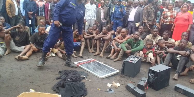 Beni : la police présente une quarantaine de présumés criminels à Kasindi