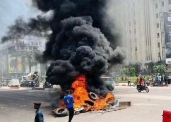 Guerre du M23 : à Kinshasa, des habitants s&rsquo;en prennent aux ambassades occidentales