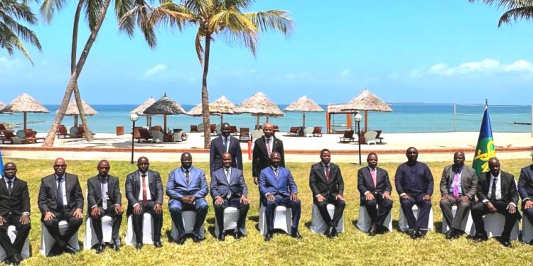 EAC OK - Agora Grands-Lacs Guerre du M23-AFC : une force militaire hybride et un « statut spécial » pour Goma et Bukavu (Chefs EMG de l’EAC-SADC)