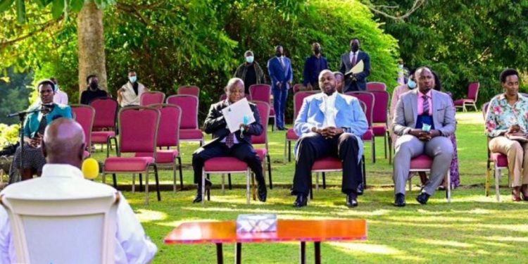 Guerre à l’Est : Yoweri Museveni et Mbusa Nyamwisi explorent les voies de sortie de la crise