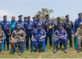 Insécurité en Ituri : 150 apprenants policiers se perfectionnent en tir d&rsquo;armes à Rwampara