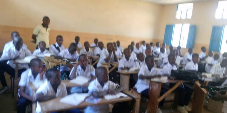 ITURI - Agora Grands-Lacs Rentrée scolaire à Bunia : entre espoirs et défis, une reprise timide mais déterminée