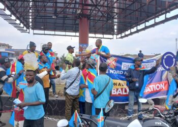 Conflit dans l&rsquo;Est : la société civile dans la rue de Kinshasa pour réclamer la « réunification » de la RDC