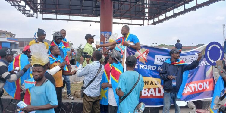 Conflit dans l&rsquo;Est : la société civile dans la rue de Kinshasa pour réclamer la « réunification » de la RDC