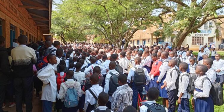 Beni : des élèves de l’Institut Bungulu dans la rue pour dénoncer la gestion du préfet